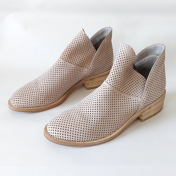 Eileen Fisher Bootie Size 7 Perforated Nubuck Leather Neutral Ankle Stacked Heel - Picture 1 of 15